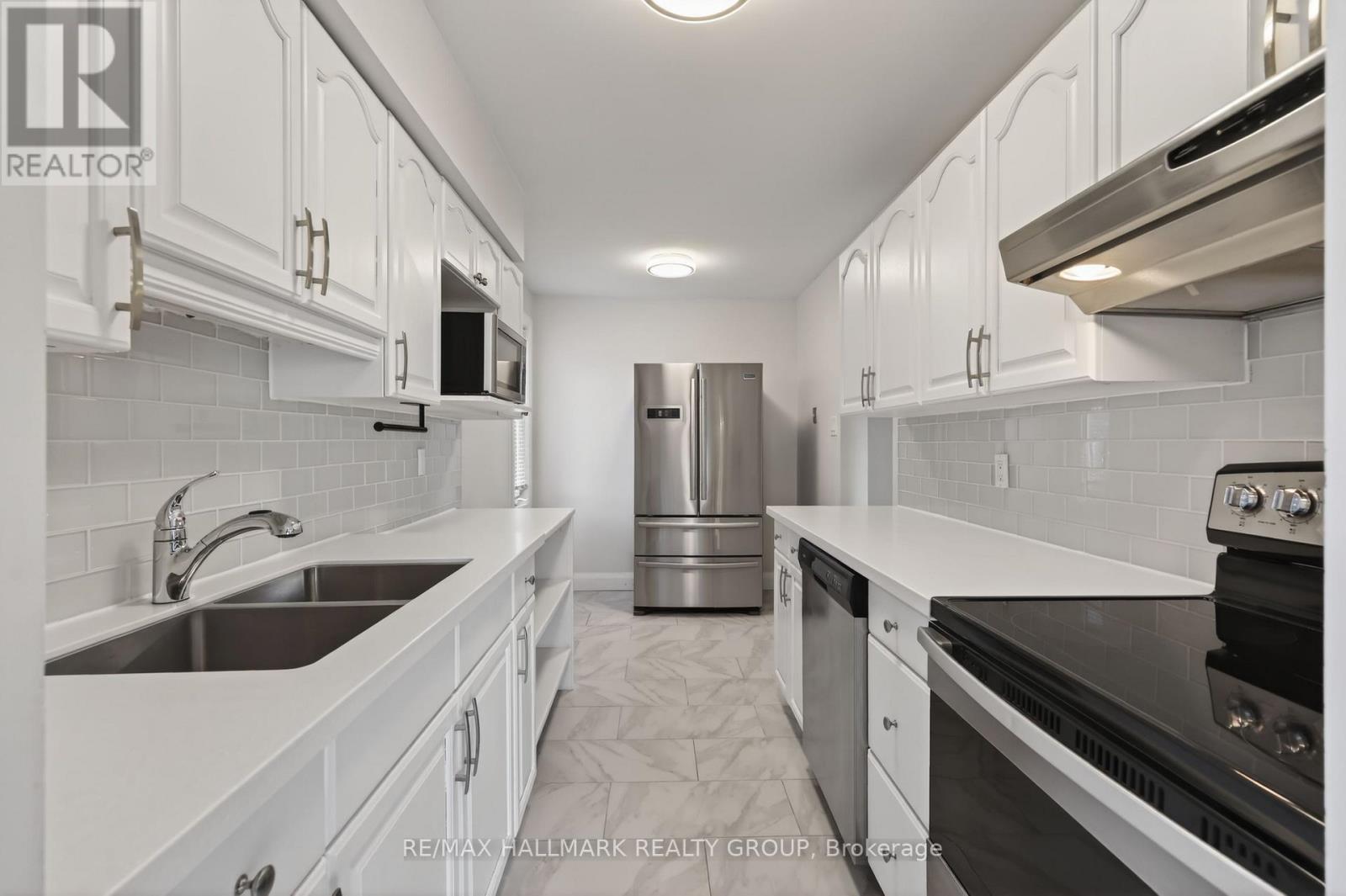 1551 Hoskins Crescent, Ottawa, Ontario  K1C 2G3 - Photo 8 - X13418894