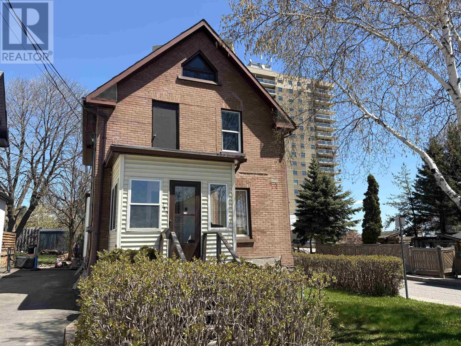 390 Ambrose, Thunder Bay, Ontario  P7B 1M4 - Photo 1 - TB2601416