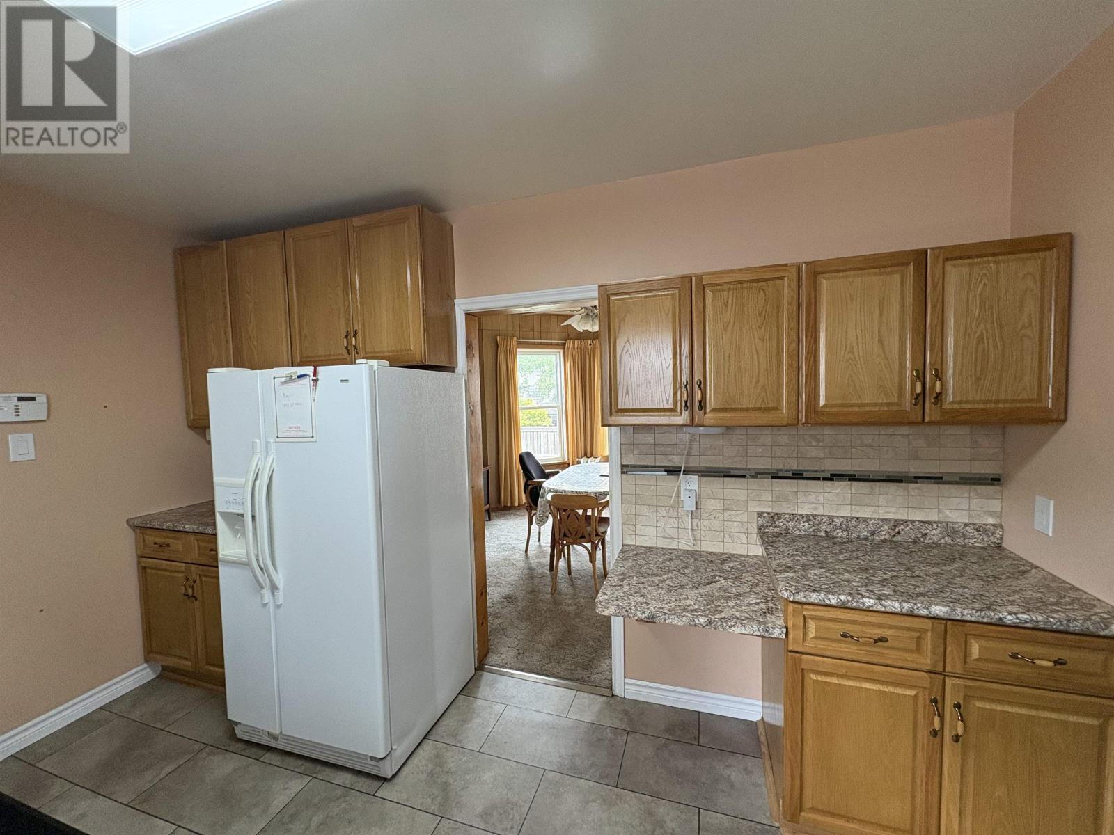 390 Ambrose, Thunder Bay, Ontario  P7B 1M4 - Photo 3 - TB2601416