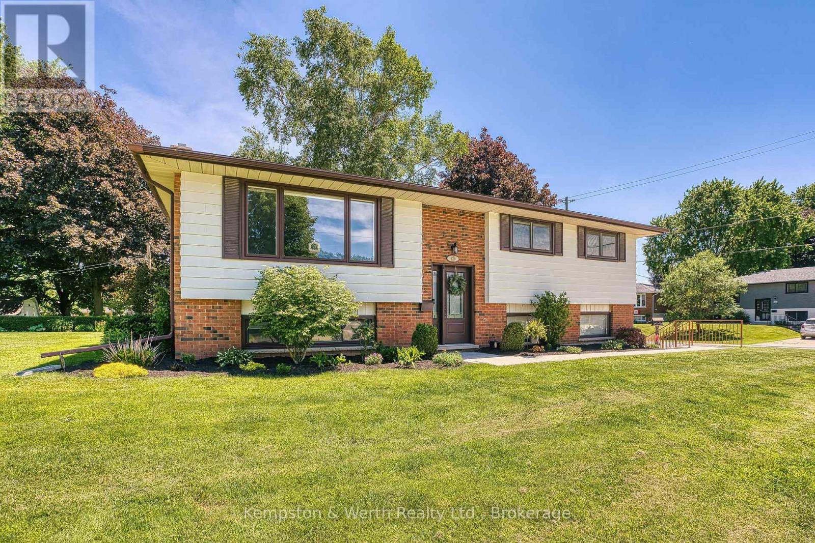 428 Boyne Avenue, North Perth, Ontario  N4W 3K4 - Photo 2 - X13418698