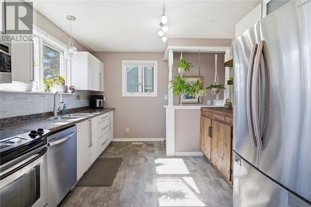 143 First Avenue N, Levack, Ontario  P0M 2C0 - Photo 6 - 2128412