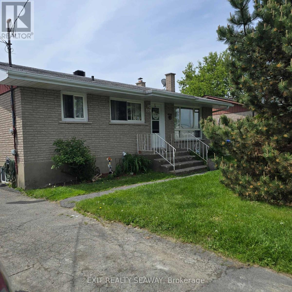 320 Balmoral Avenue, Cornwall, Ontario  K6H 3G7 - Photo 1 - X13418774