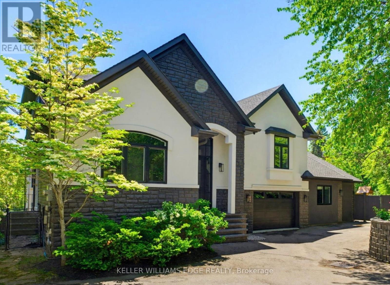 1316 DUNDAS STREET, Burlington, Ontario