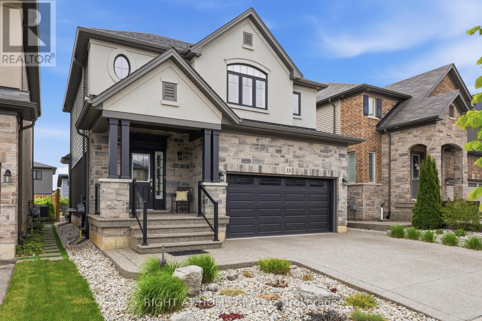 33 VIC CHAMBERS PLACE, Brant, Ontario