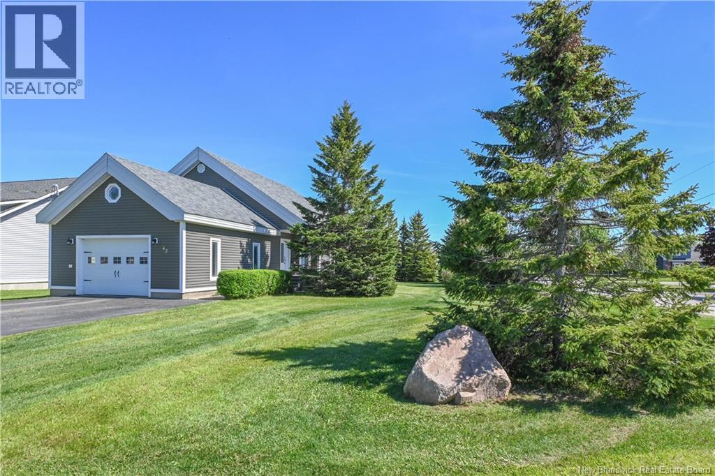 62 Parisé Street, Caraquet, New Brunswick  E1W 1B6 - Photo 1 - NB141466