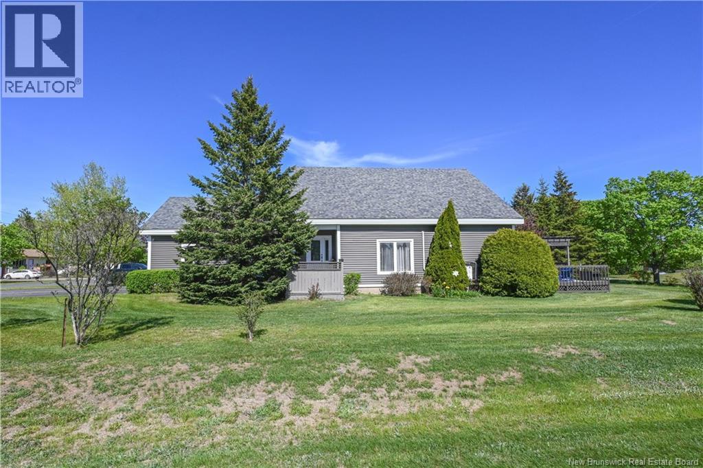 62 Parisé Street, Caraquet, New Brunswick  E1W 1B6 - Photo 2 - NB141466