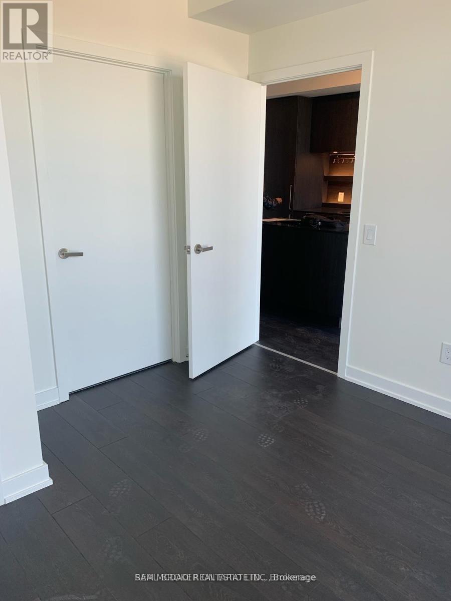 301 - 28 Ann Street E, Mississauga, Ontario  L5G 0E1 - Photo 5 - W12972552