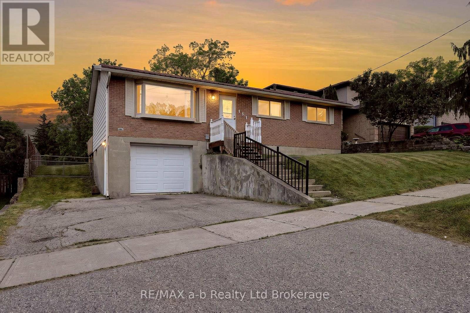 151 Mckeand Street, Ingersoll, Ontario N5C 3J1 - Photo 2 - X13419264