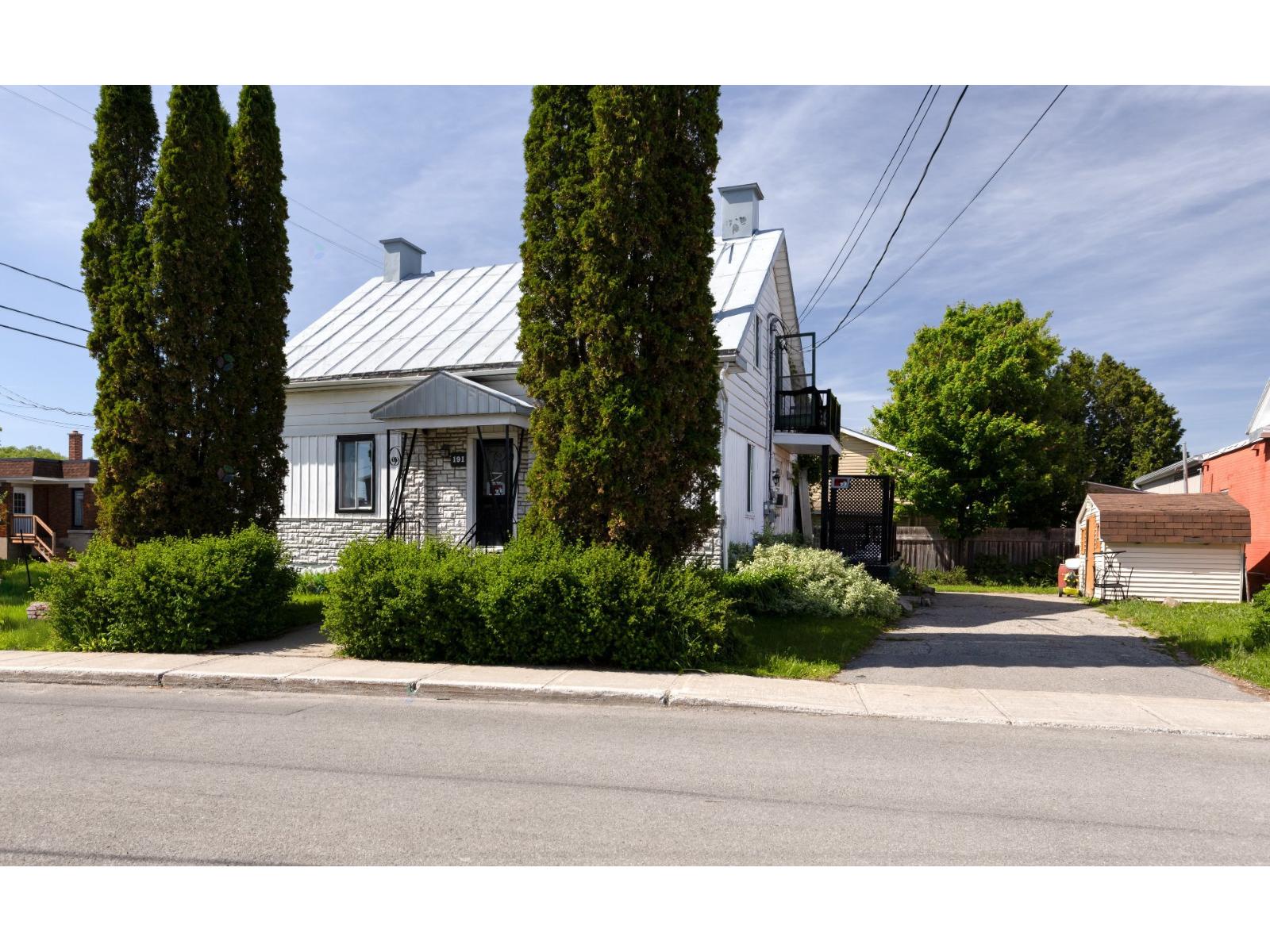 189-191 14e Avenue Saint-Lin/Laurentides Quebec Canada J5M2X3 2