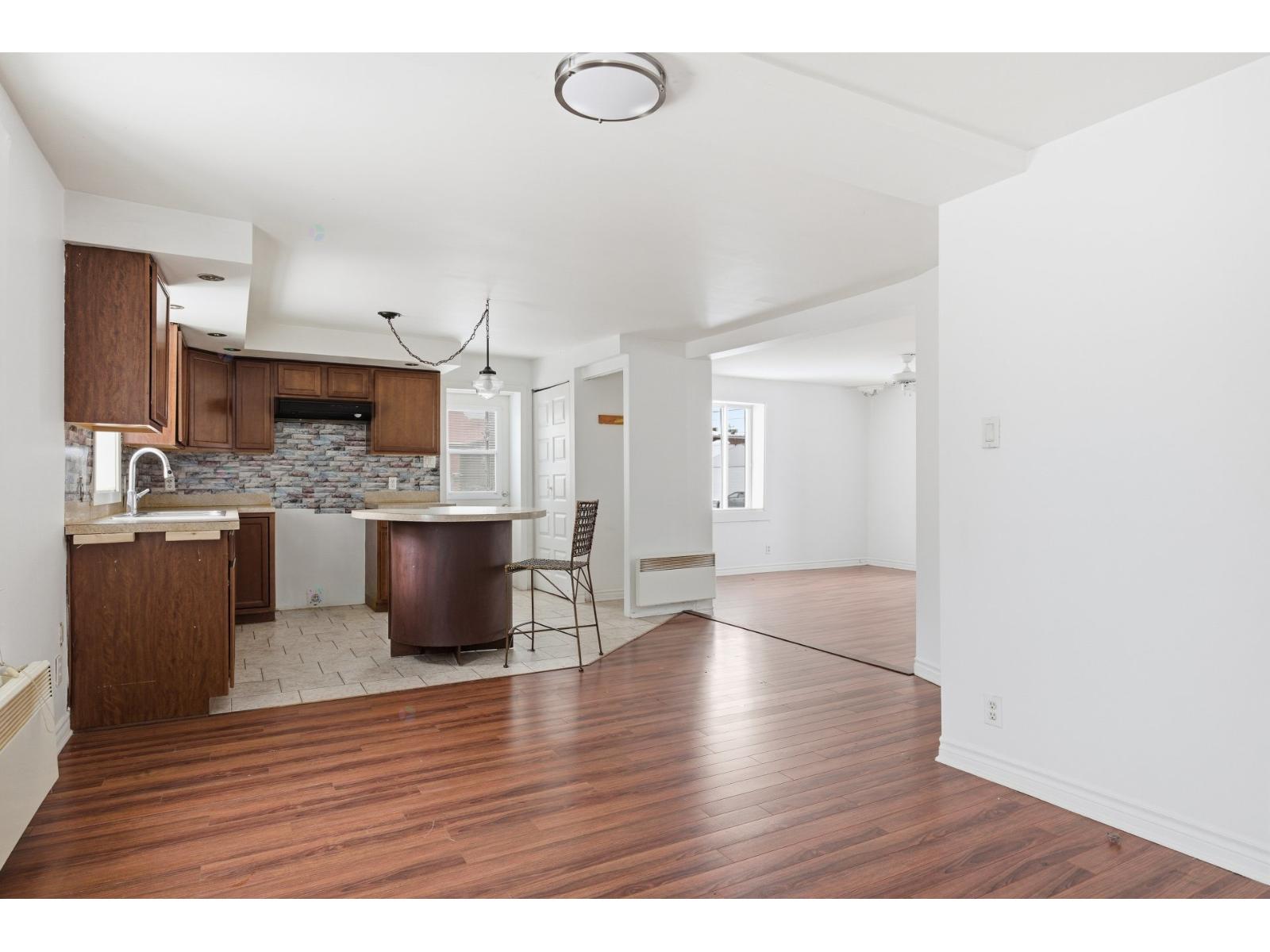189-191 14e Avenue Saint-Lin/Laurentides Quebec Canada J5M2X3 5