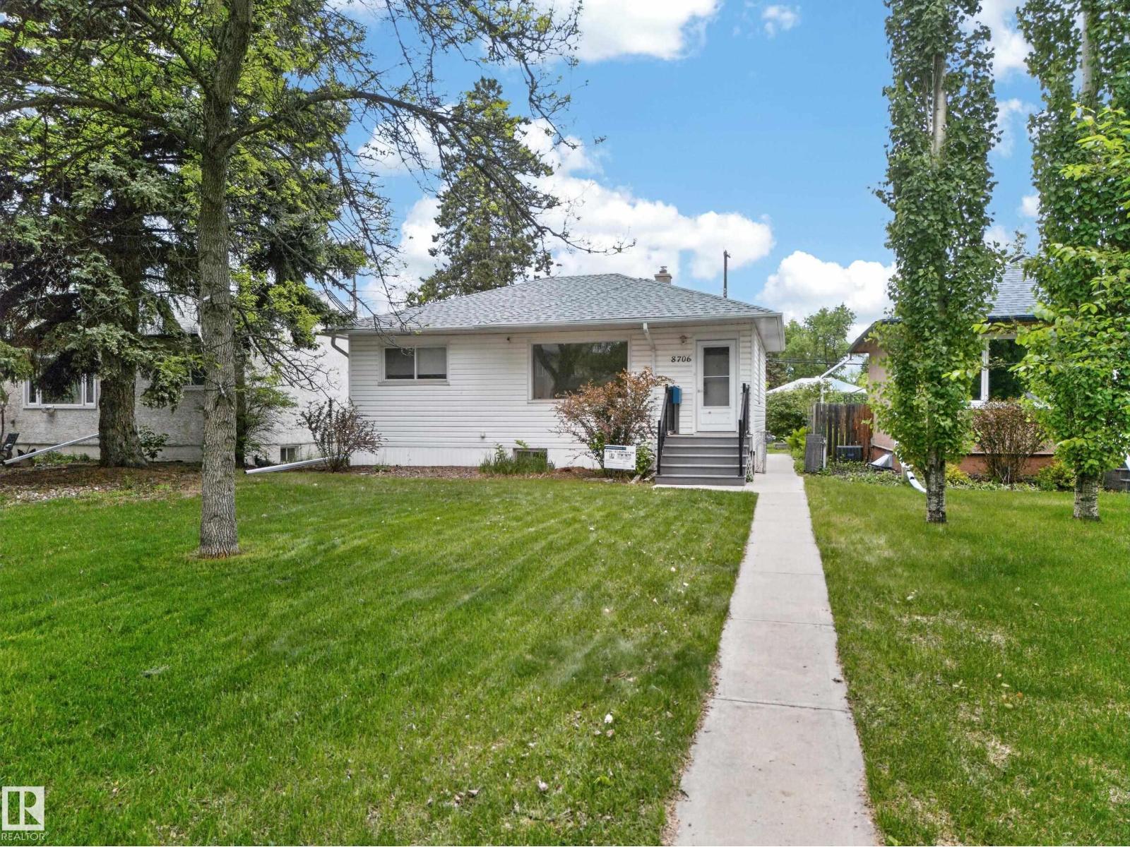 8706 83 AV NW, Edmonton, Alberta