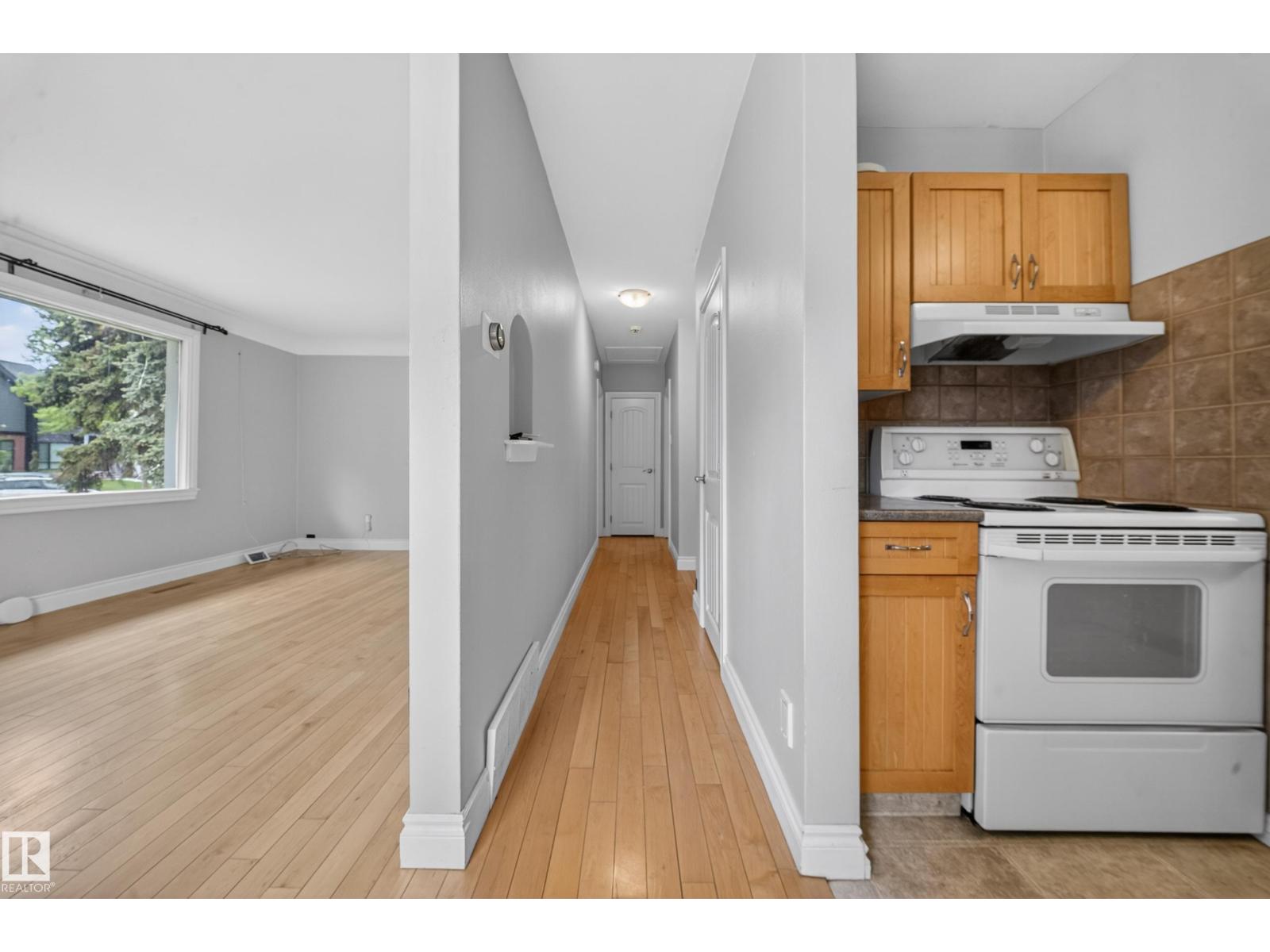 8706 83 Av NW, Edmonton, Alberta  T6C 1B3 - Photo 14 - E4492574
