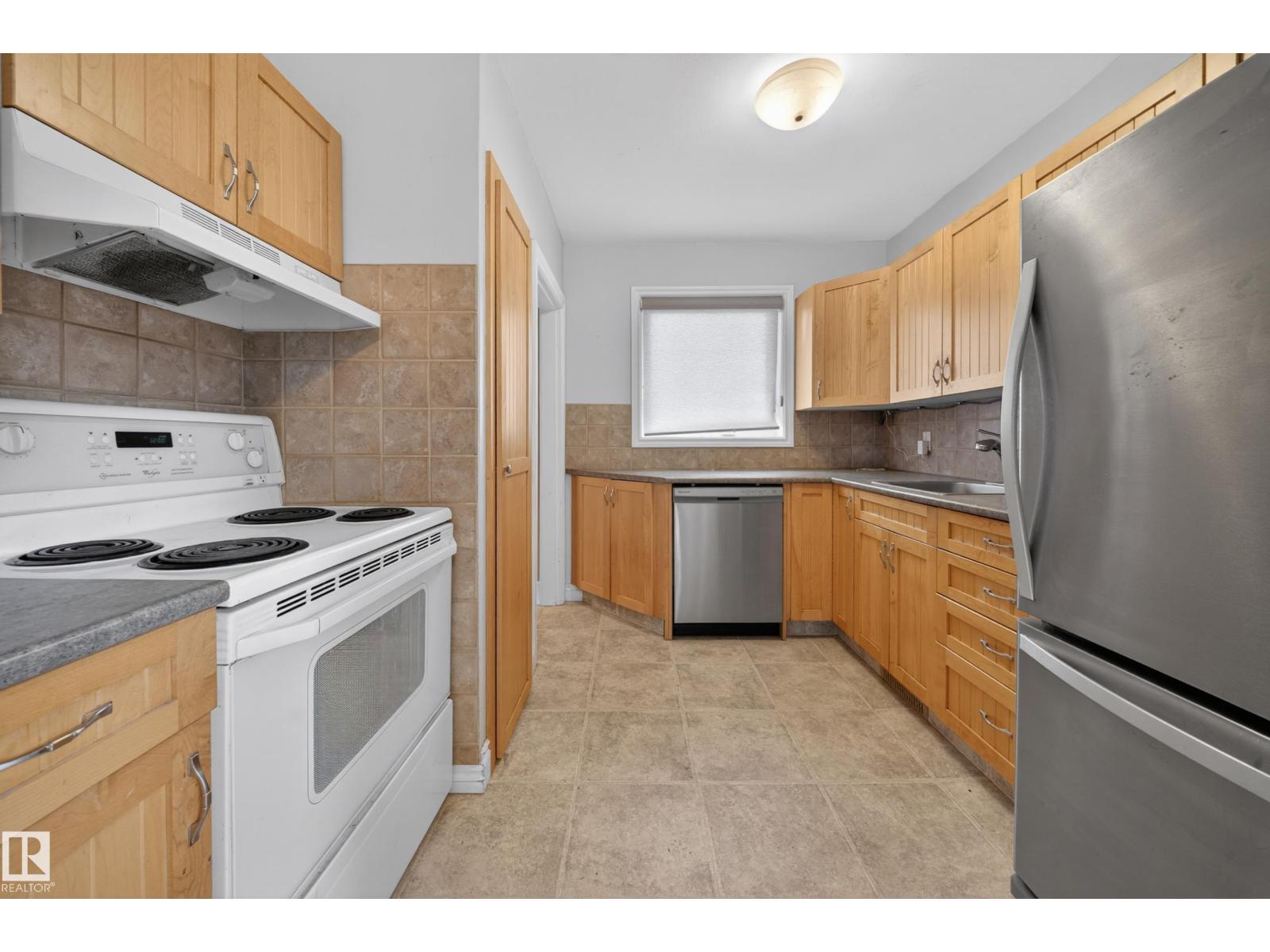 8706 83 Av NW, Edmonton, Alberta  T6C 1B3 - Photo 15 - E4492574