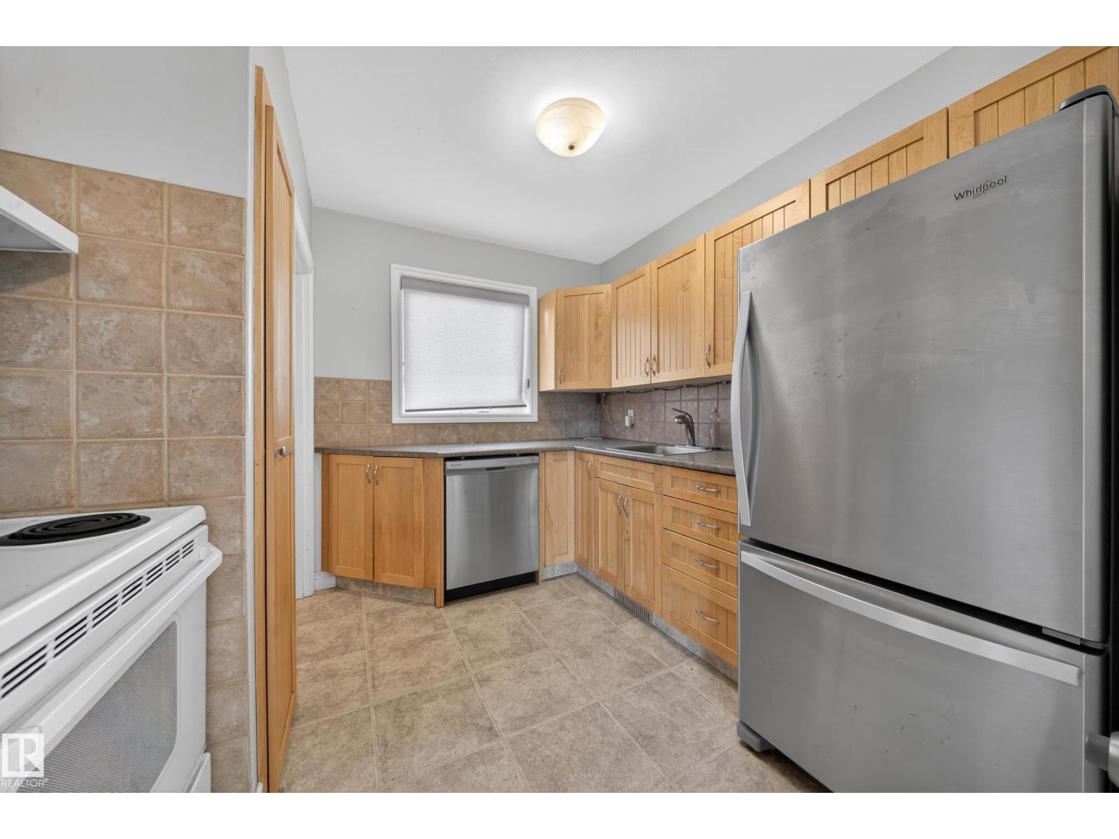 8706 83 Av NW, Edmonton, Alberta  T6C 1B3 - Photo 17 - E4492574