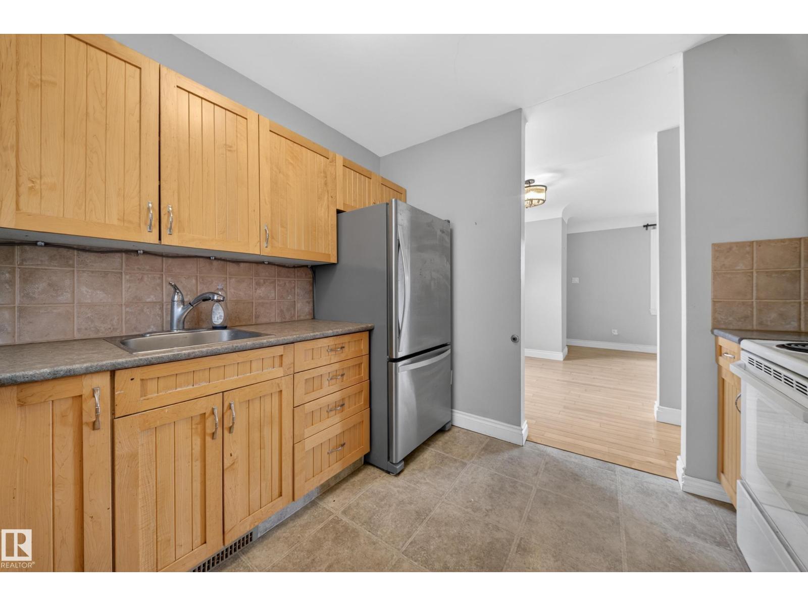 8706 83 Av NW, Edmonton, Alberta  T6C 1B3 - Photo 18 - E4492574