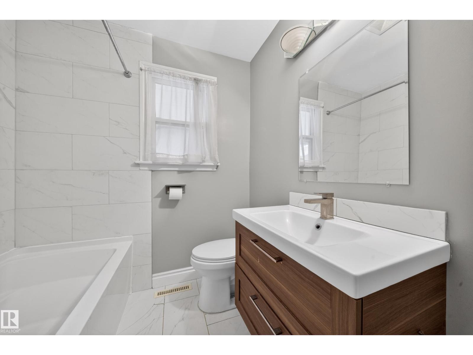 8706 83 Av NW, Edmonton, Alberta  T6C 1B3 - Photo 19 - E4492574