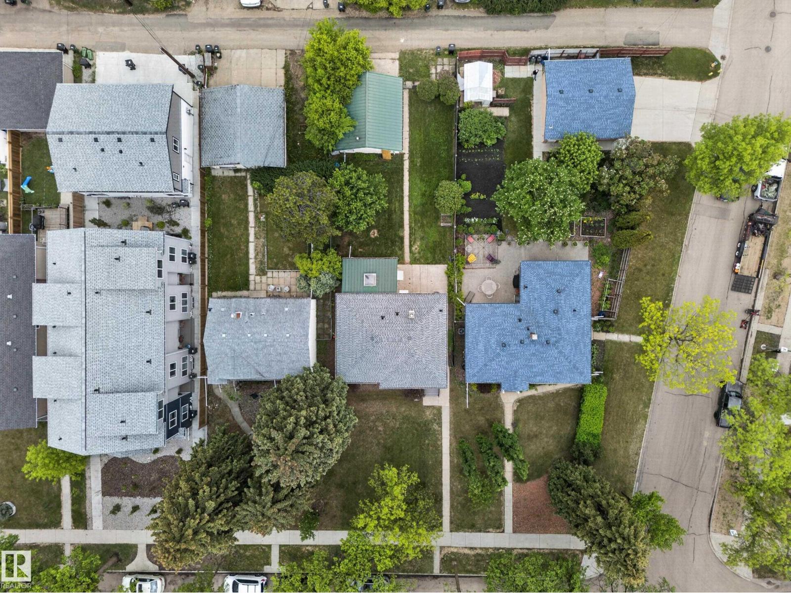 8706 83 Av NW, Edmonton, Alberta  T6C 1B3 - Photo 3 - E4492574