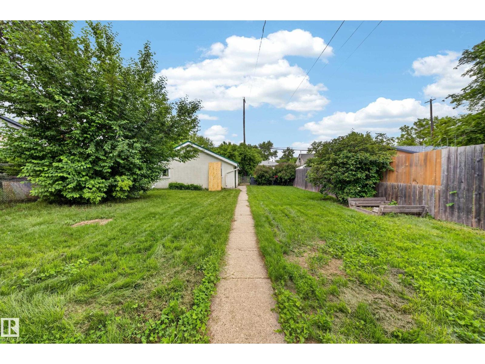 8706 83 Av NW, Edmonton, Alberta  T6C 1B3 - Photo 37 - E4492574