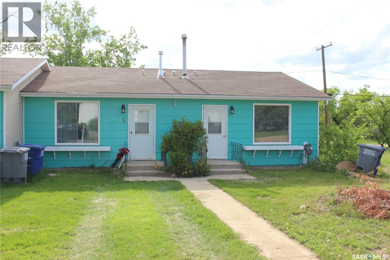810 8th Street, Chaplin, Saskatchewan  S0H 0V0 - Photo 1 - SK038753