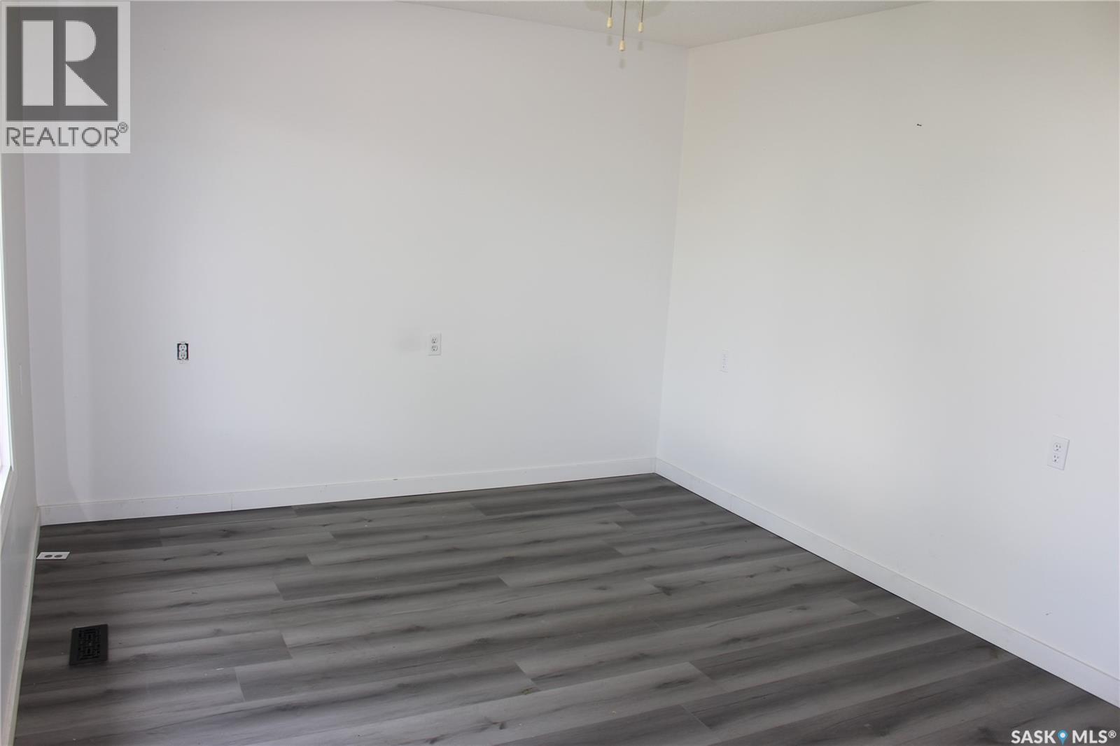 810 8th Street, Chaplin, Saskatchewan  S0H 0V0 - Photo 13 - SK038753