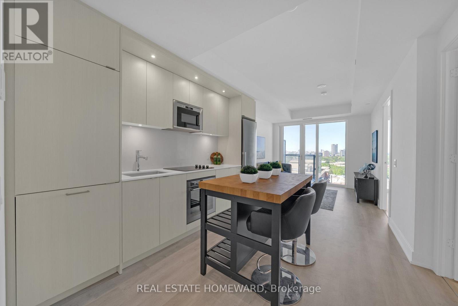 2039 - 20 Inn On The Park Drive, Toronto, Ontario  M3C 0P8 - Photo 2 - C13419248