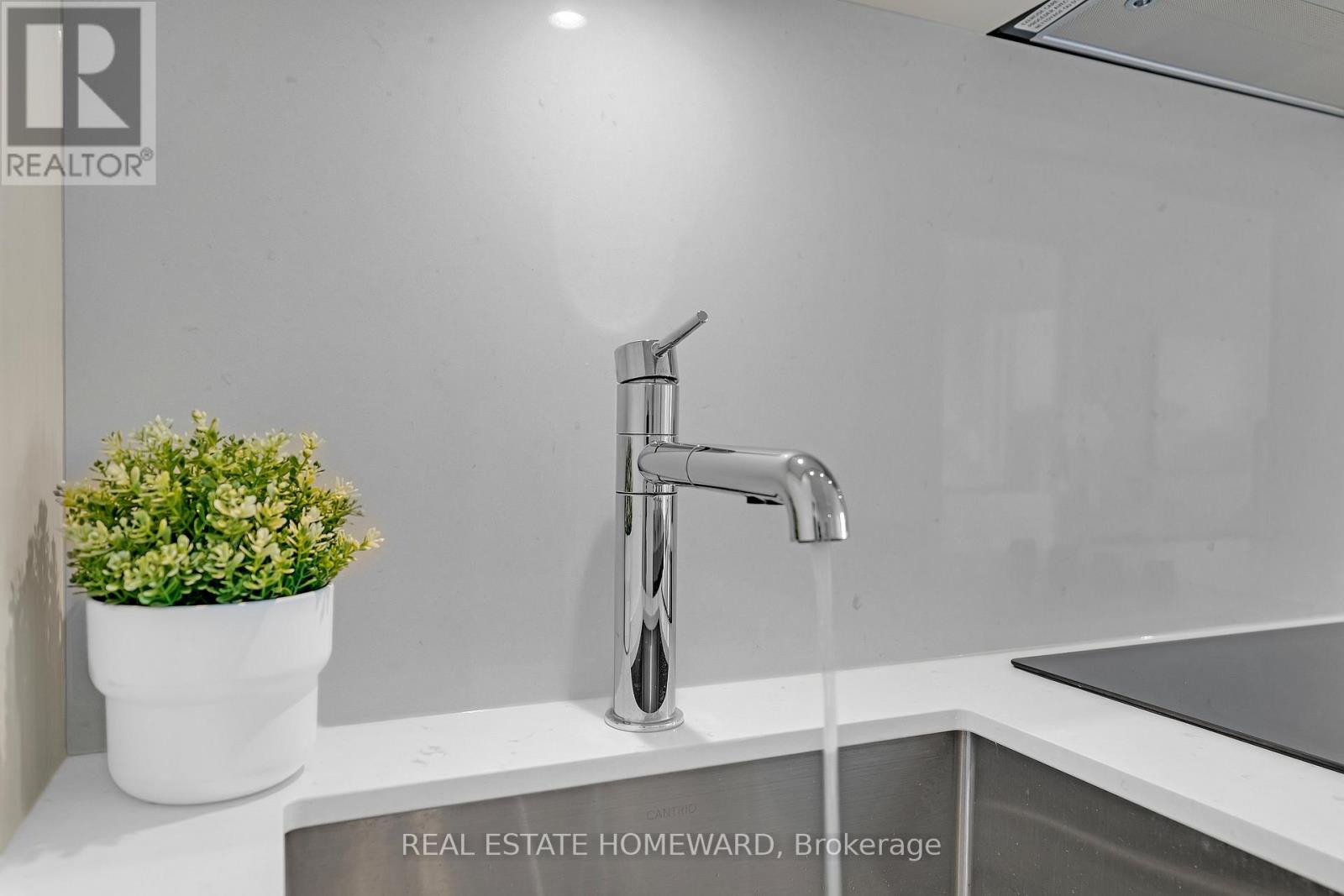 2039 - 20 Inn On The Park Drive, Toronto, Ontario  M3C 0P8 - Photo 6 - C13419248