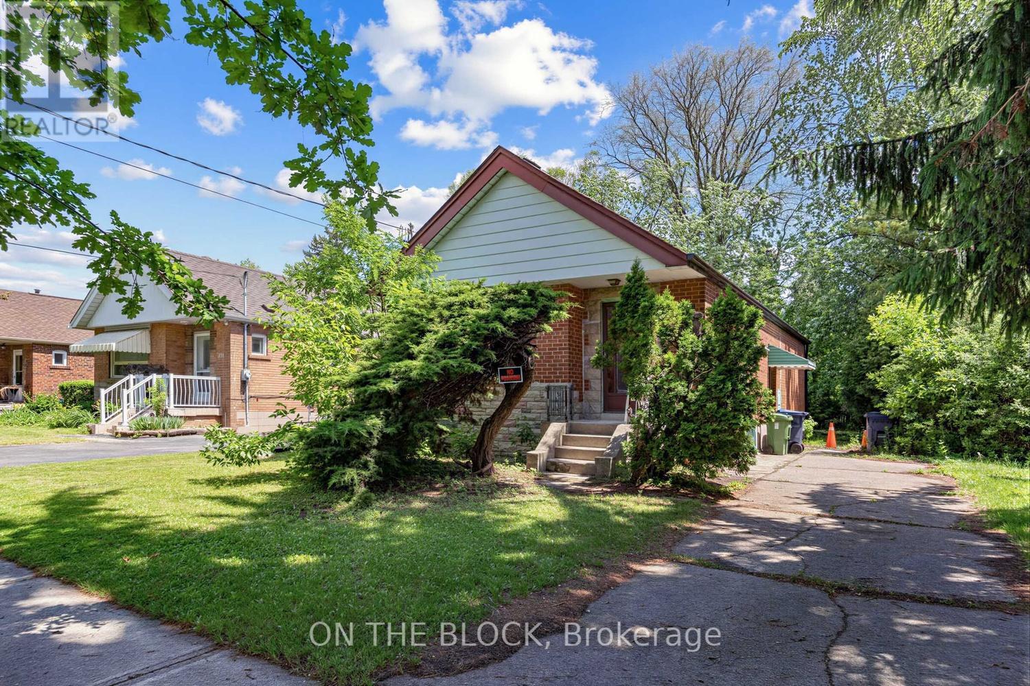 729 PHARMACY AVENUE, Toronto, Ontario