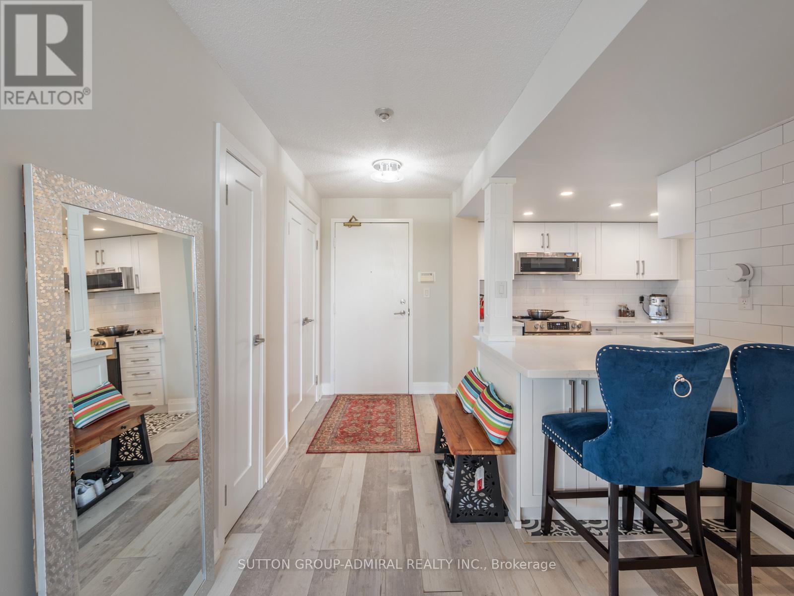 401 - 14924 Yonge Street, Aurora, Ontario  L4G 6H7 - Photo 2 - N13419110