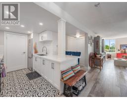 401 - 14924 YONGE STREET, Aurora, Ontario