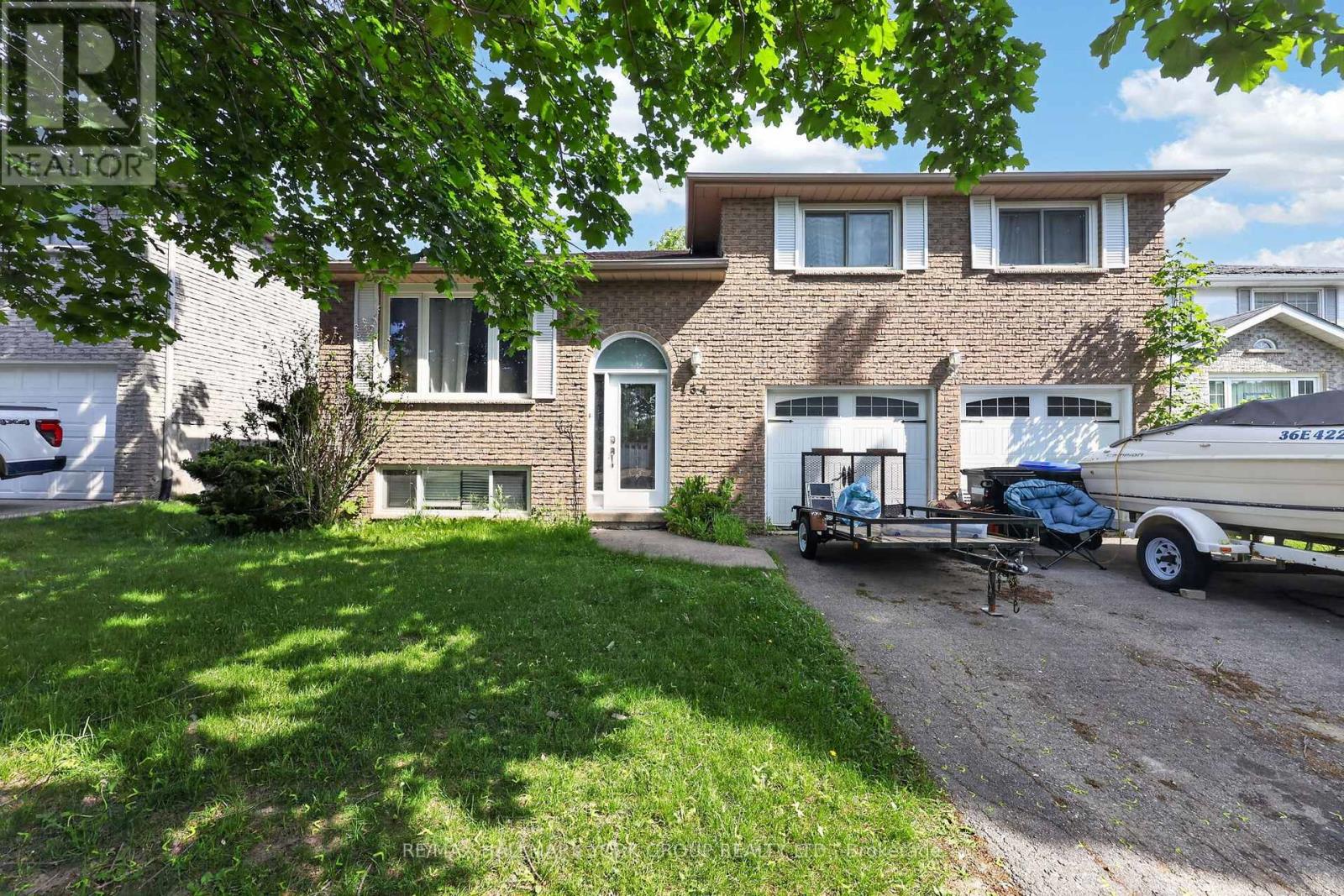 134 Crown Crescent, Bradford West Gwillimbury (Bradford), Ontario  L3Z 2L5 - Photo 2 - N13419278
