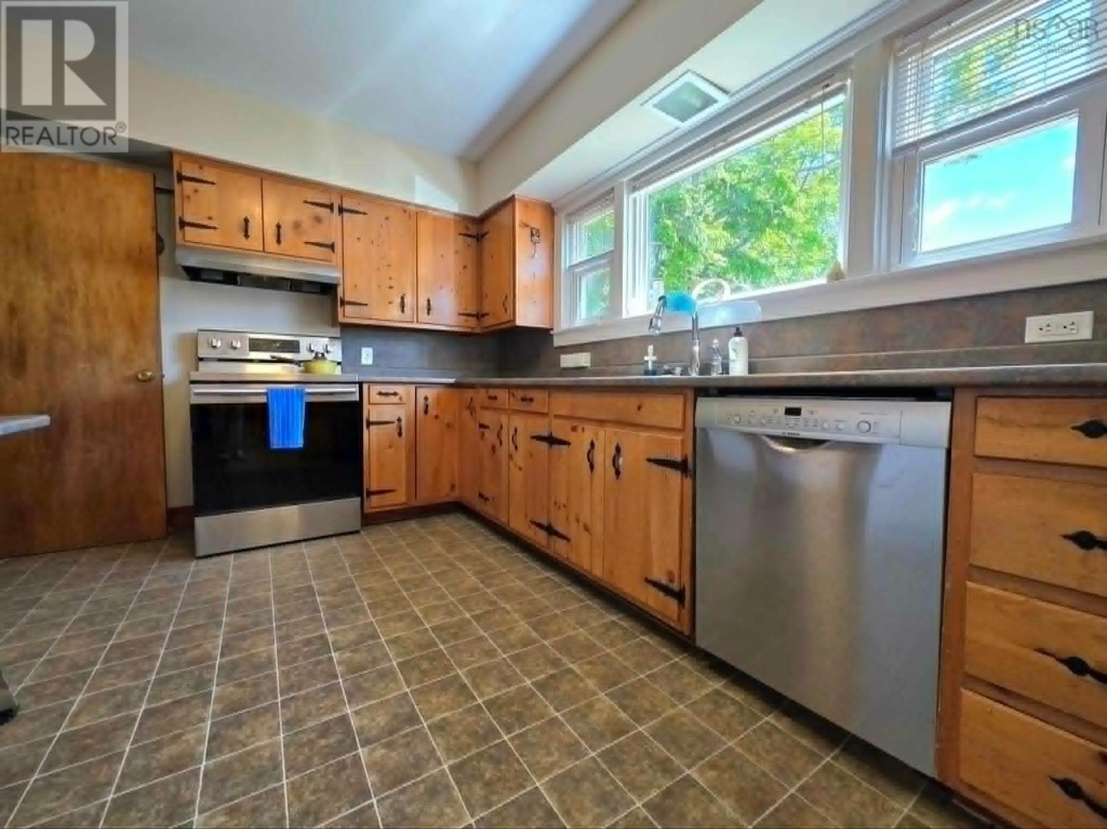 61 Laurie Street, Truro, Nova Scotia  B2N 4S8 - Photo 12 - 202613742