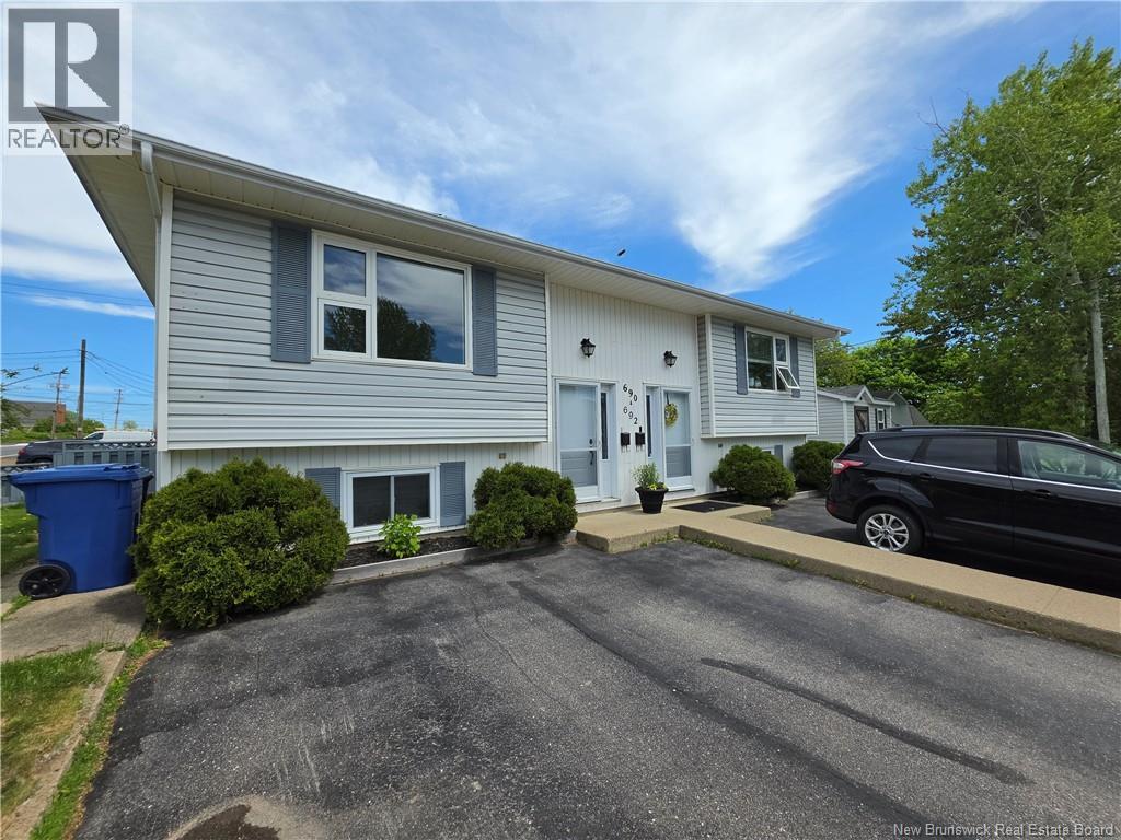 690-692 Grange Avenue, Bathurst, New Brunswick  E2A 4V5 - Photo 1 - NB141481