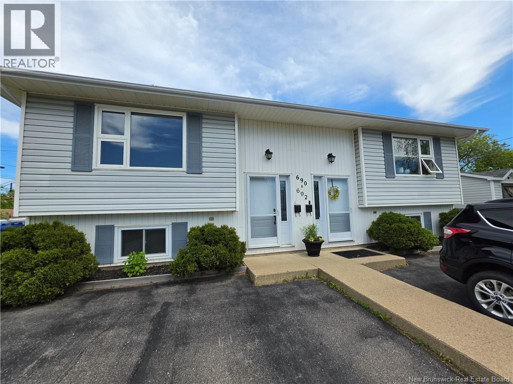 690-692 Grange Avenue, Bathurst, New Brunswick  E2A 4V5 - Photo 2 - NB141481