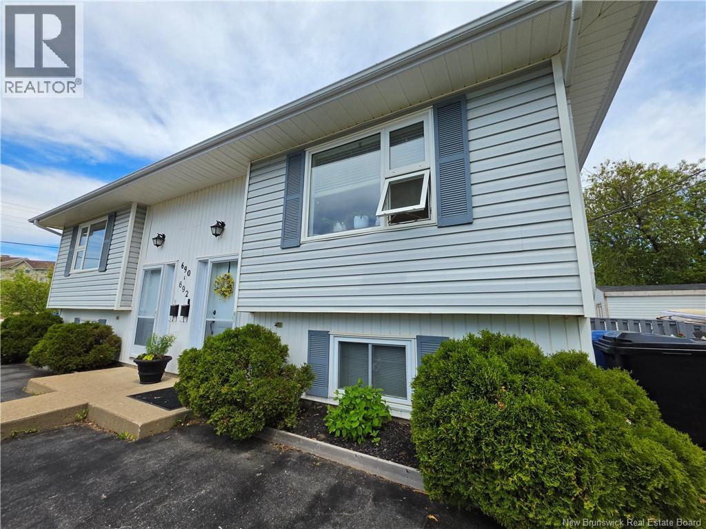 690-692 Grange Avenue, Bathurst, New Brunswick  E2A 4V5 - Photo 3 - NB141481