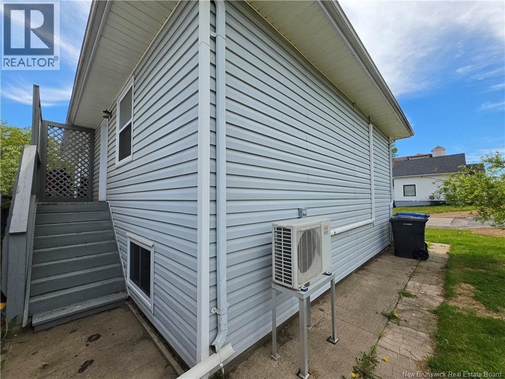 690-692 Grange Avenue, Bathurst, New Brunswick  E2A 4V5 - Photo 9 - NB141481
