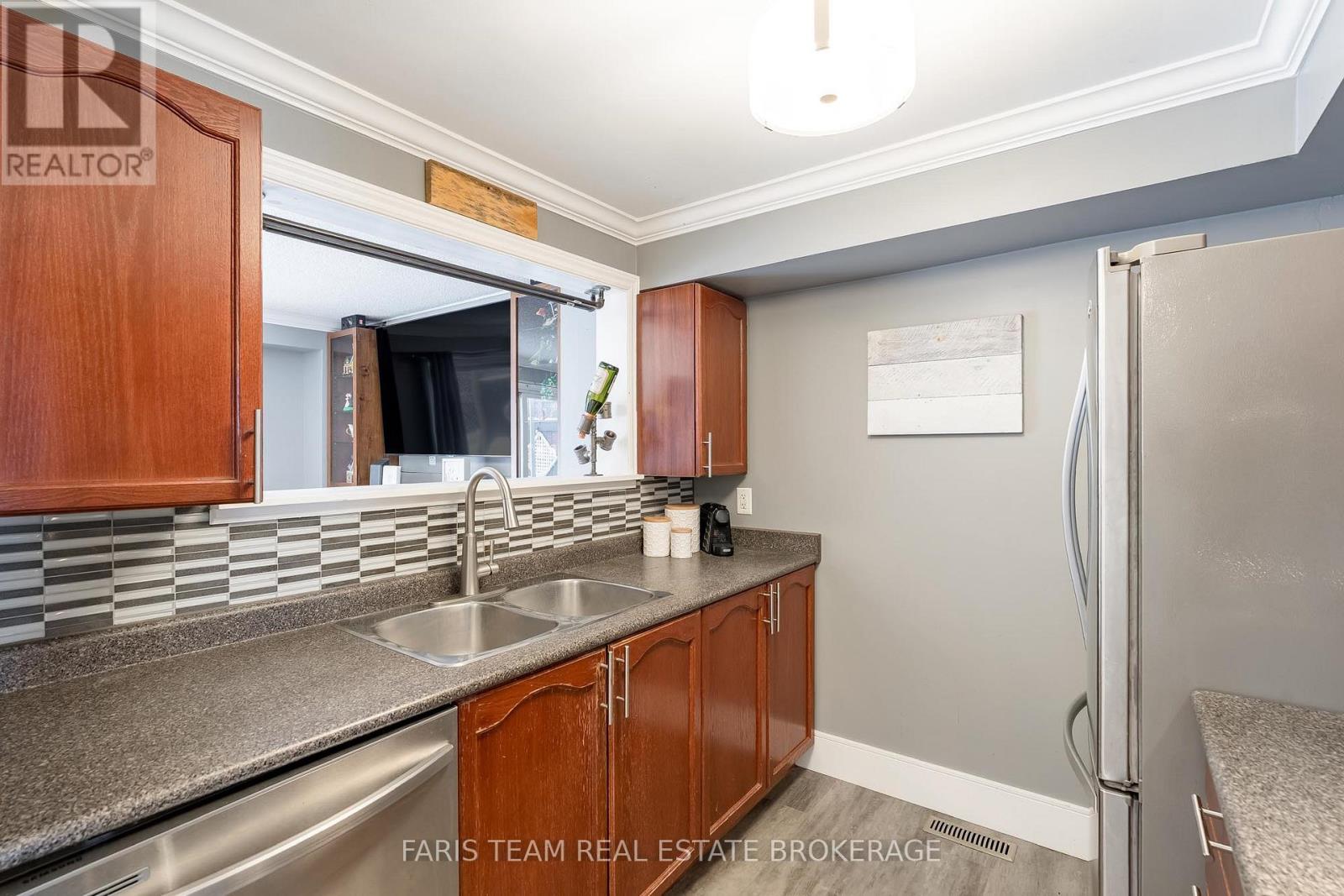 28 Raymond Crescent, Barrie (Painswick South), Ontario  L4N 0V4 - Photo 7 - S13419286