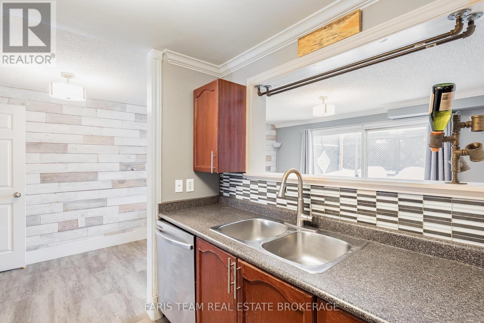 28 Raymond Crescent, Barrie (Painswick South), Ontario  L4N 0V4 - Photo 8 - S13419286