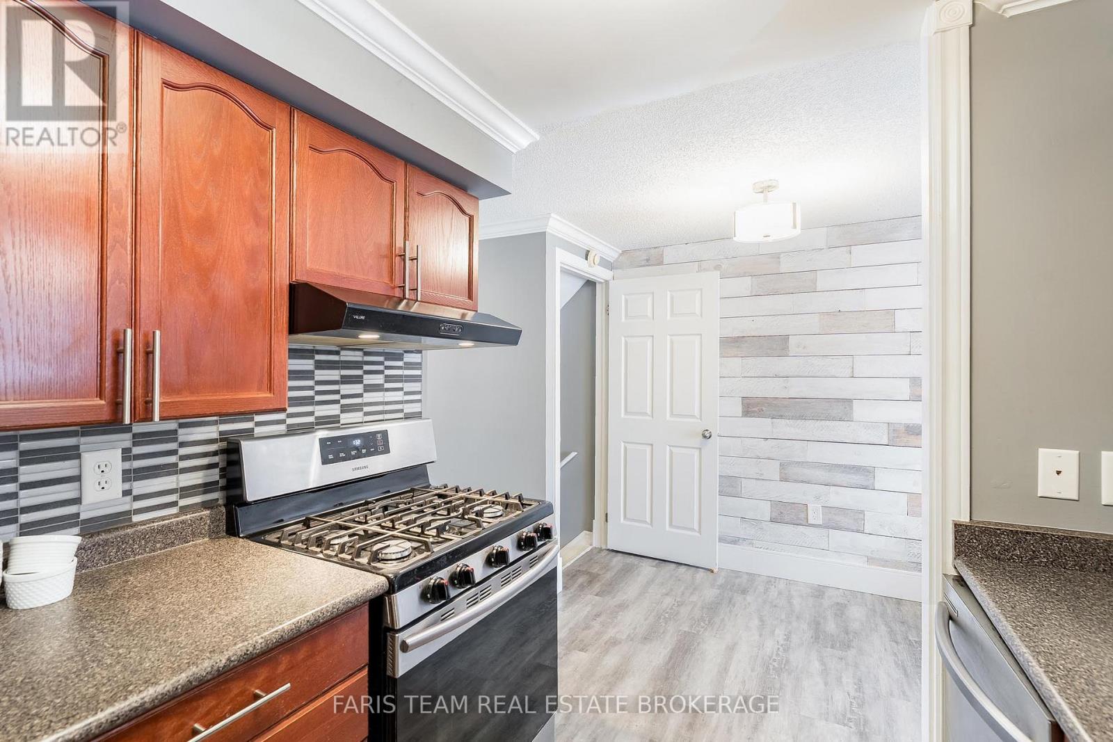 28 Raymond Crescent, Barrie (Painswick South), Ontario  L4N 0V4 - Photo 9 - S13419286