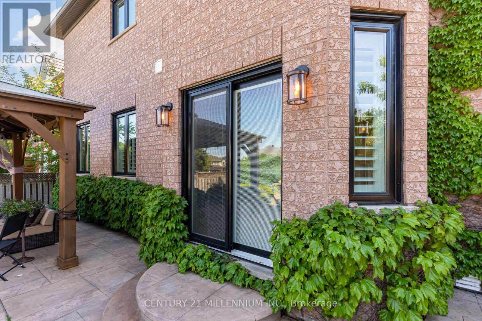 38 Hillson Court, Brampton, Ontario  L6P 1C4 - Photo 25 - W13416776
