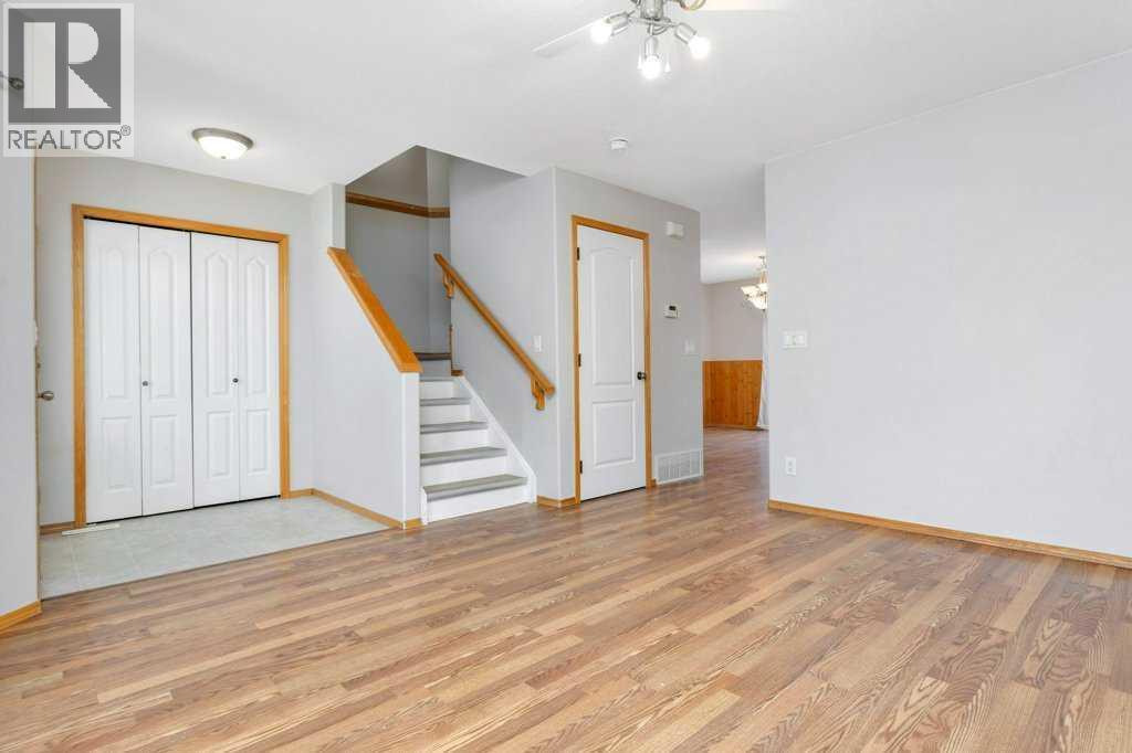 220 Deschner Close, Red Deer, Alberta  T4R 3C2 - Photo 7 - A2292853