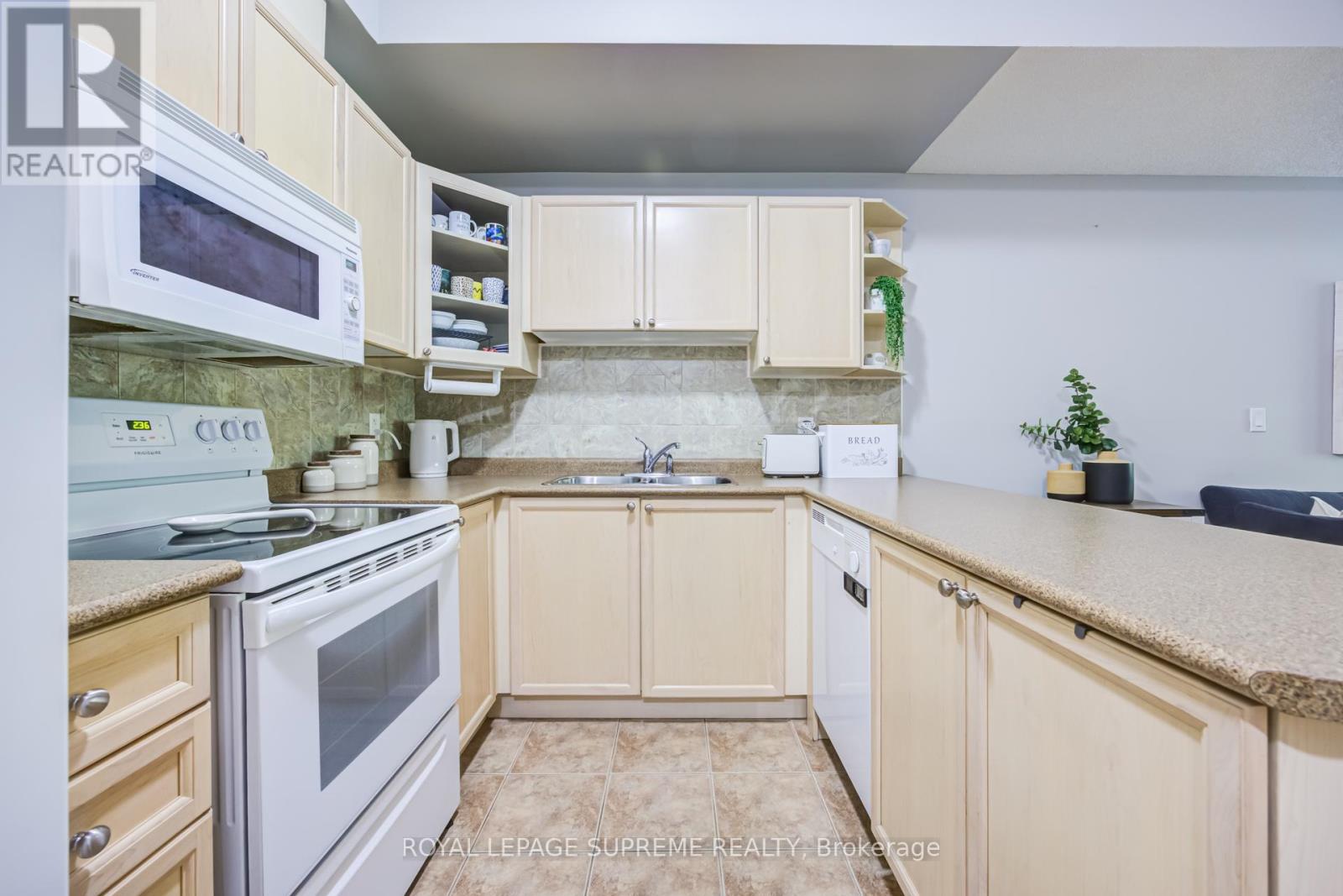 15 - 1949 Lawrence Avenue W, Toronto, Ontario  M9N 1H3 - Photo 11 - W13418958