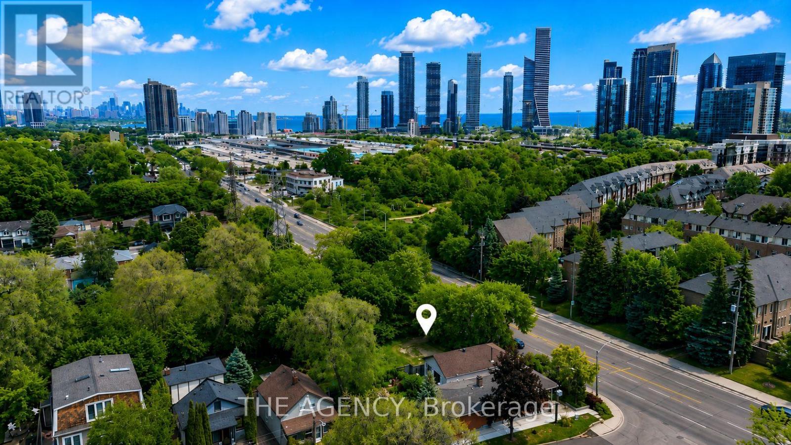 580 The Queensway, Toronto, Ontario  M8Y 1J9 - Photo 2 - W13419042