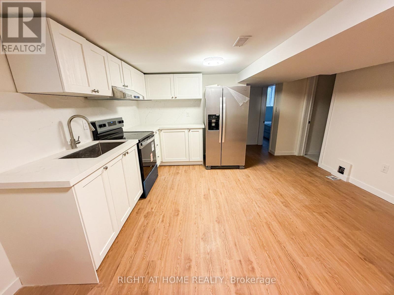 BASEMENT - 300 SOUTH KINGSWAY, Toronto, Ontario