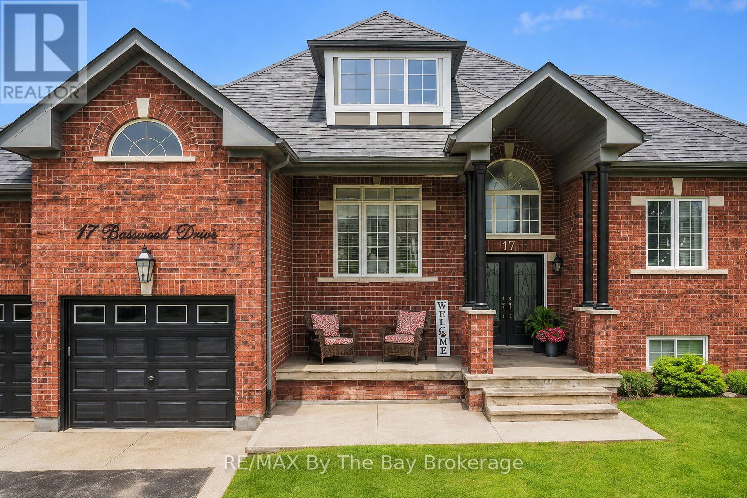 17 Basswood Drive, Wasaga Beach, Ontario  L9Z 0A8 - Photo 6 - S13419352