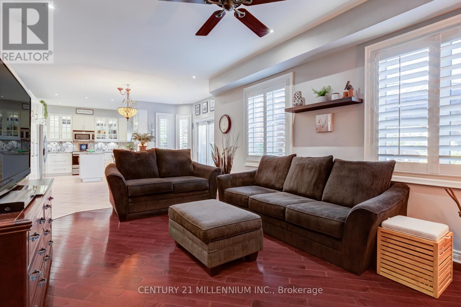 38 Hillson Court, Brampton, Ontario  L6P 1C4 - Photo 12 - W13416776