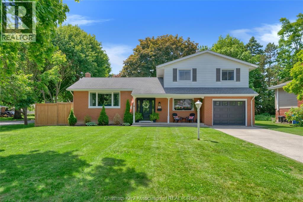 MLS# 26013512: 403 Dora DRIVE, Wallaceburg, Canada