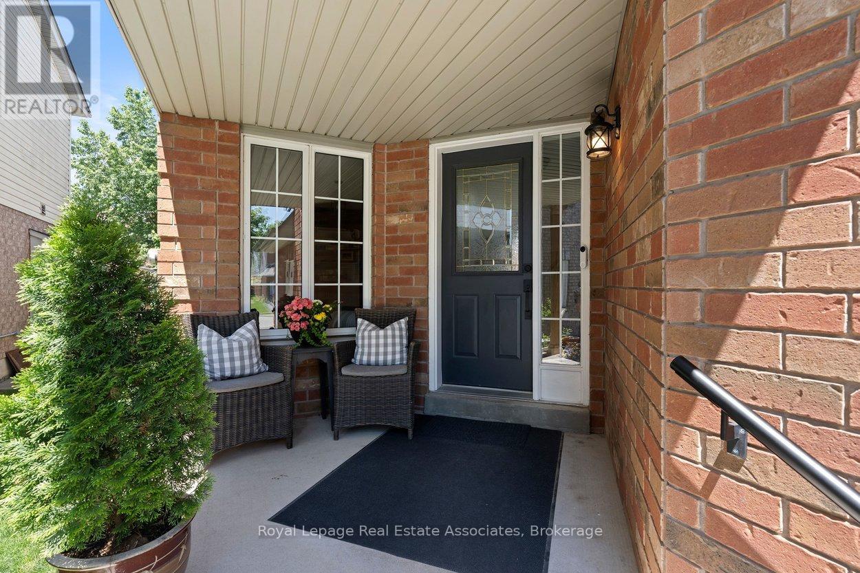 42 Harriet Street, Halton Hills, Ontario  L7G 5W7 - Photo 2 - W12982820