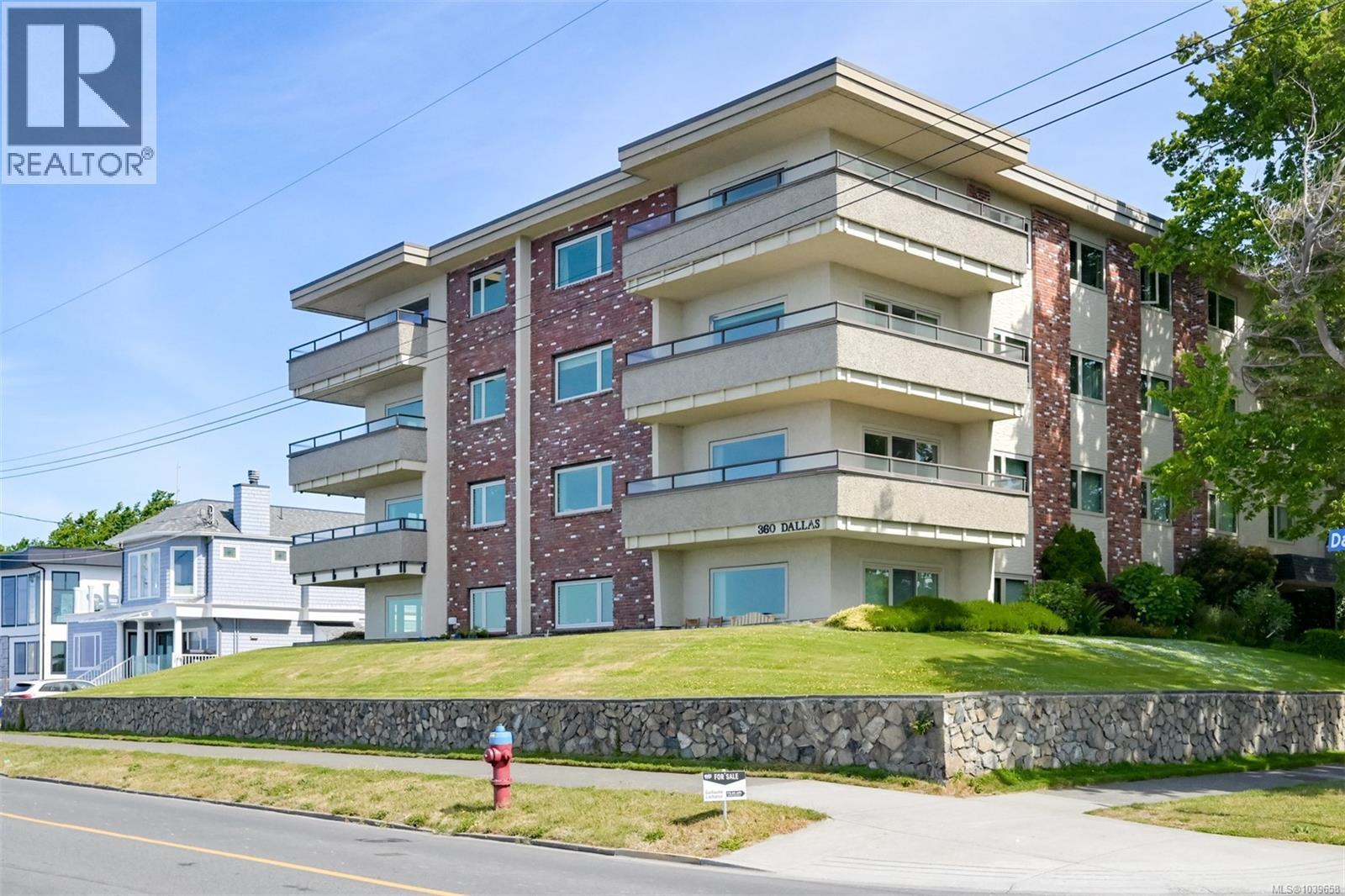 104 360 Dallas Rd, Victoria, British Columbia  V8V 1A8 - Photo 3 - 1039658