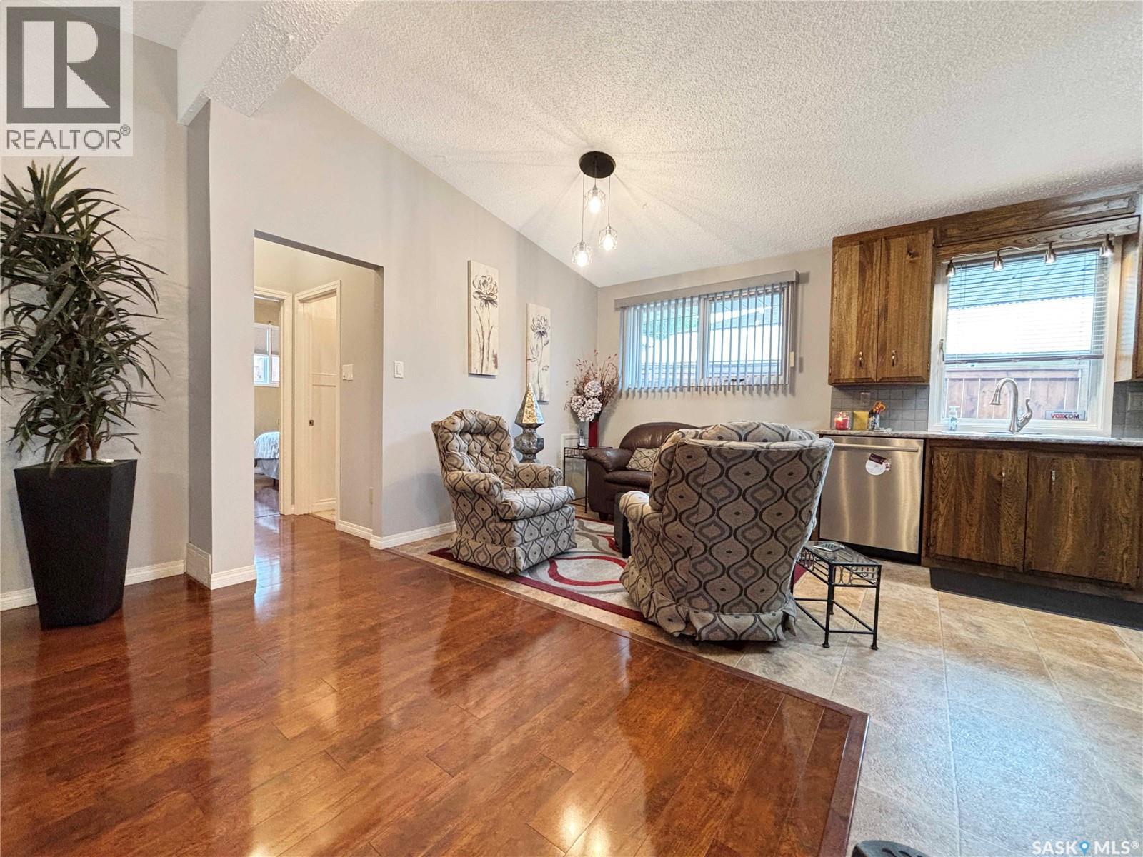 605 O Avenue N, Saskatoon, Saskatchewan  S7L 2V4 - Photo 4 - SK038752