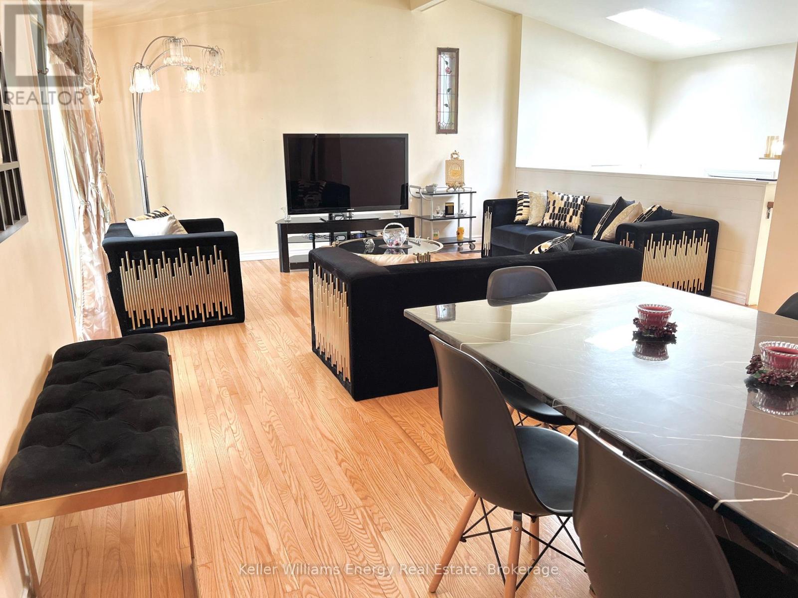 42 Oakley Boulevard, Toronto, Ontario  M1P 3P4 - Photo 2 - E13229650
